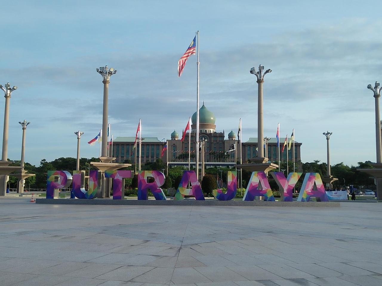 Homestay D 11 Putrajaya Netflix Wifi Екстериор снимка